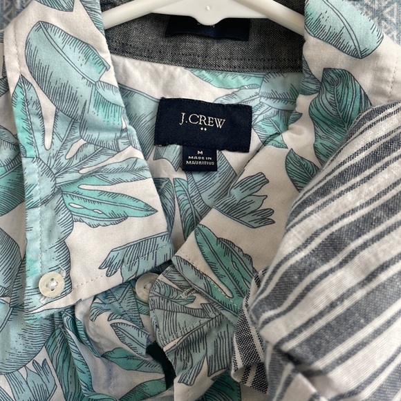 Set of 4 men’s button down tshirts - Picture 5 of 5